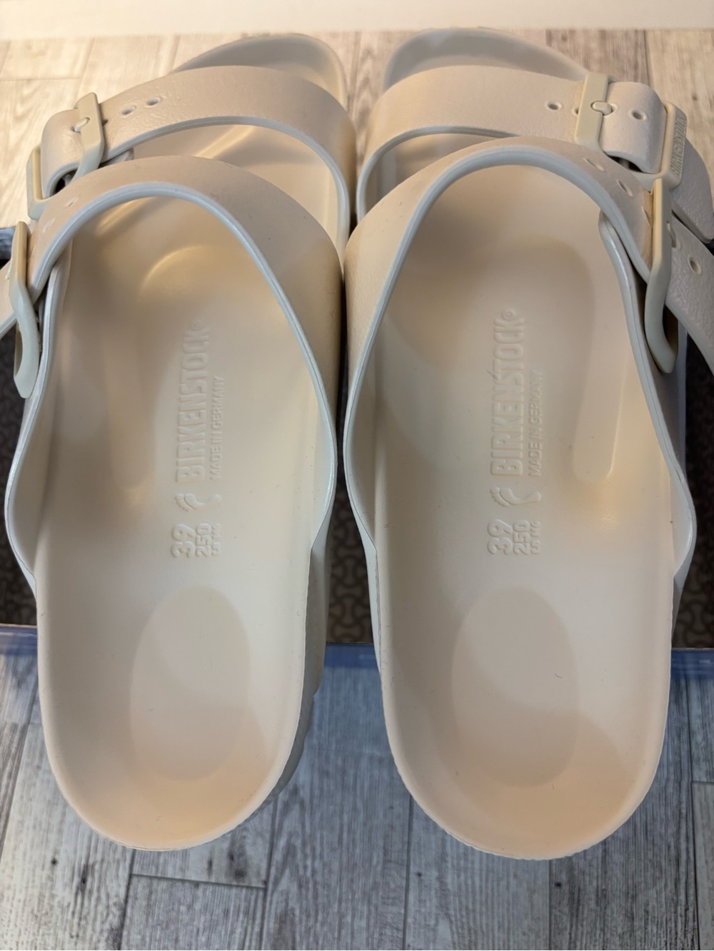 Women BIRKENSTOCK Arizona EVA Sandals. Size 39/US L 8.0. Color: Eggshell. - Picture 4 of 11